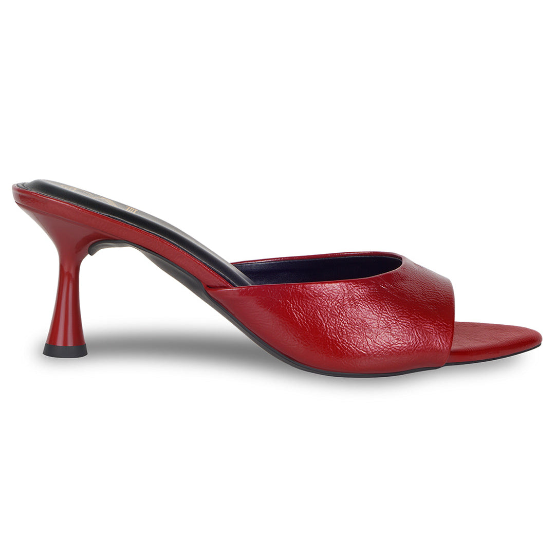 Timeless Red Heels – The CAI Store display picture 2