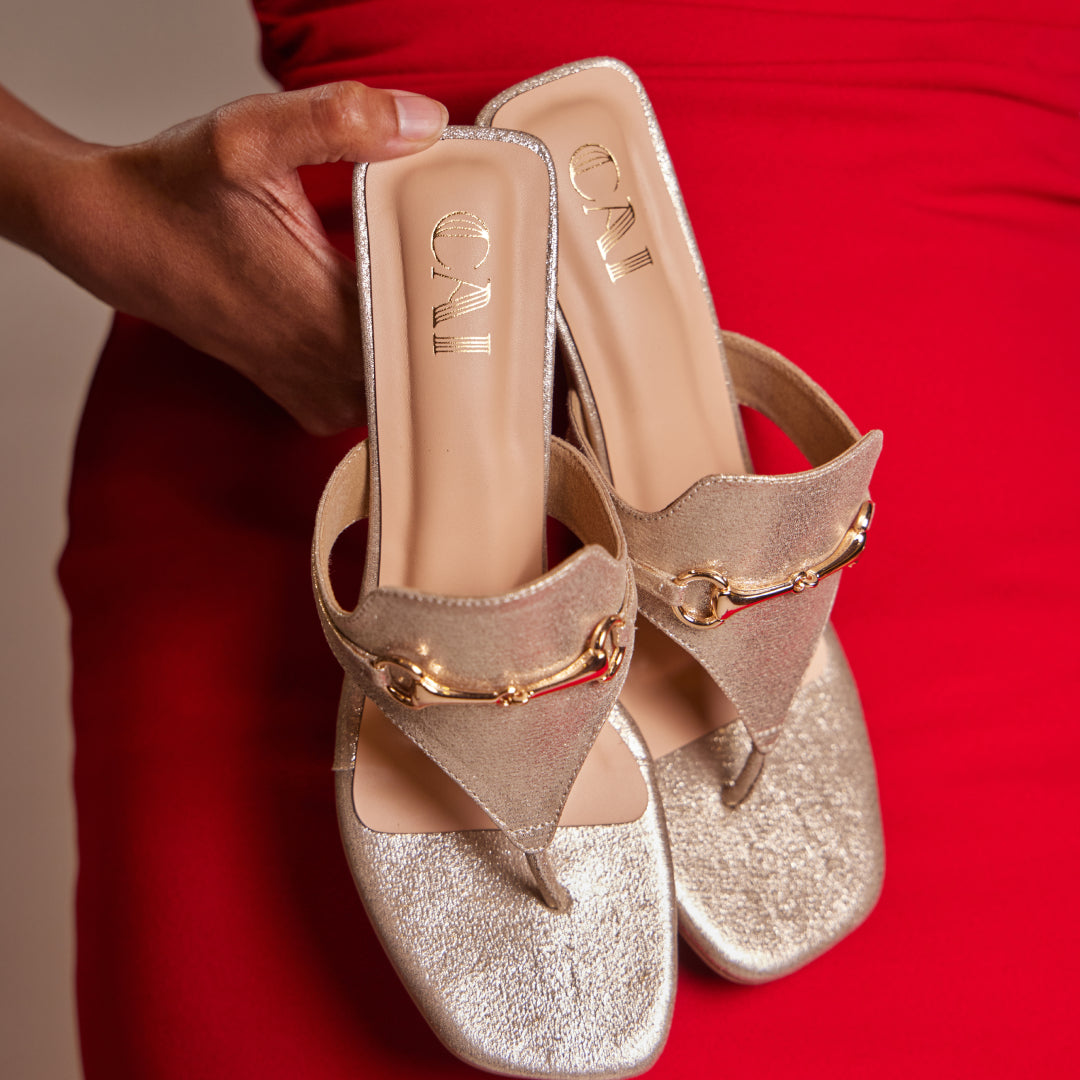 HIGH THONG MULE 55MM IN LIGHT GOLD CALFSKIN WITH GOLD HARDWARE