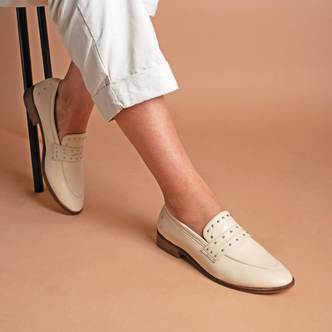 Loafer with Rivets Cream1