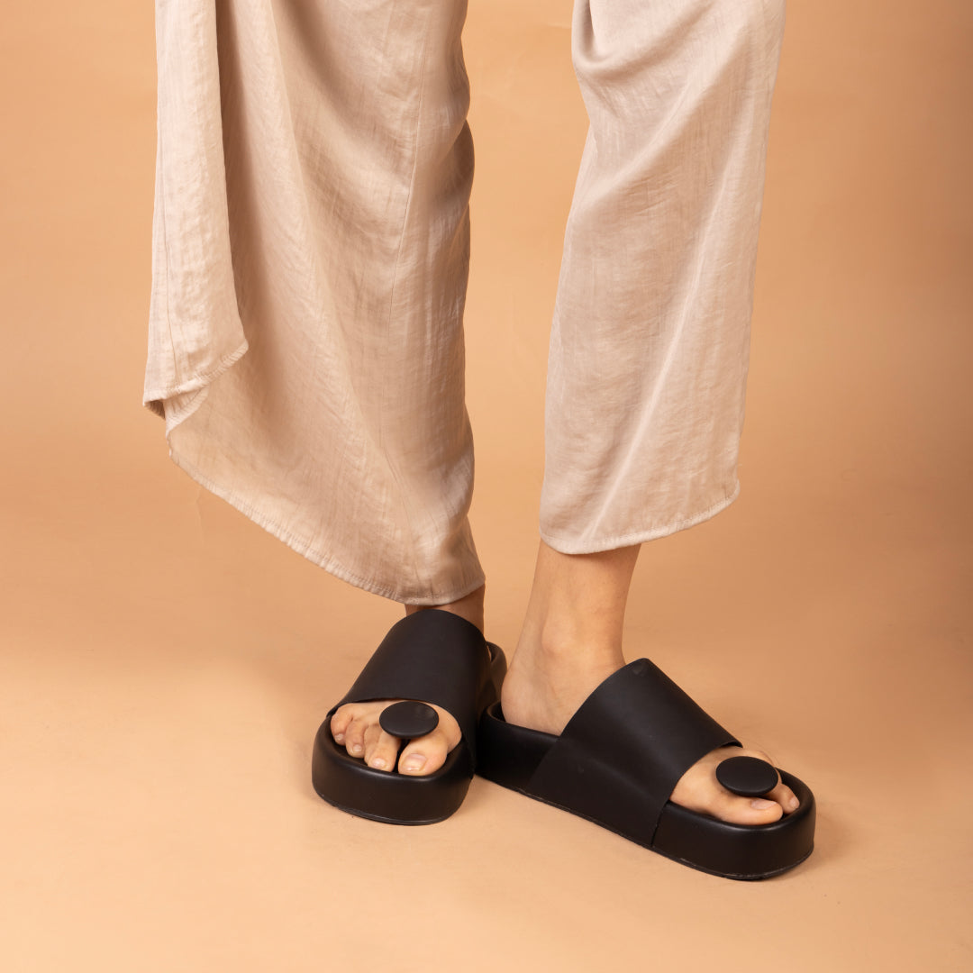 Bobble Head Black Thong Platform