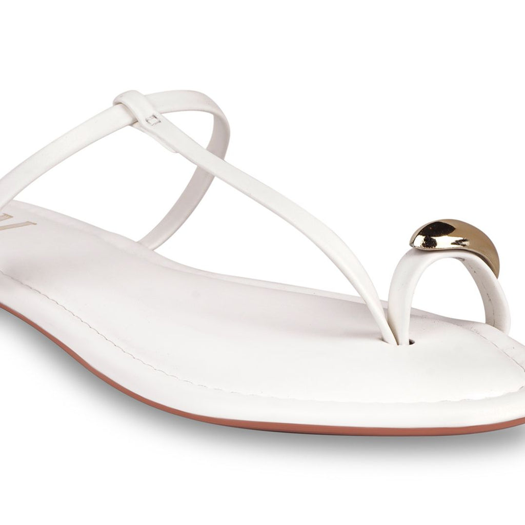 Noor White Flats