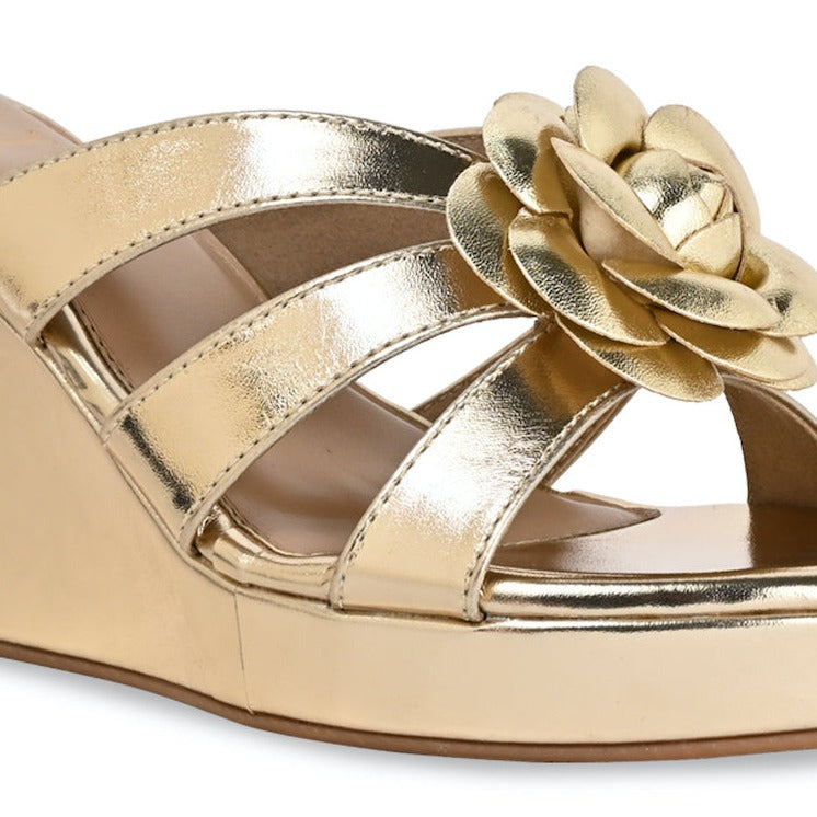 Golden flower wedge