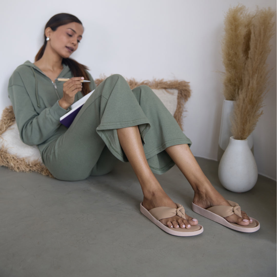 Knotted Thong Beige Flat