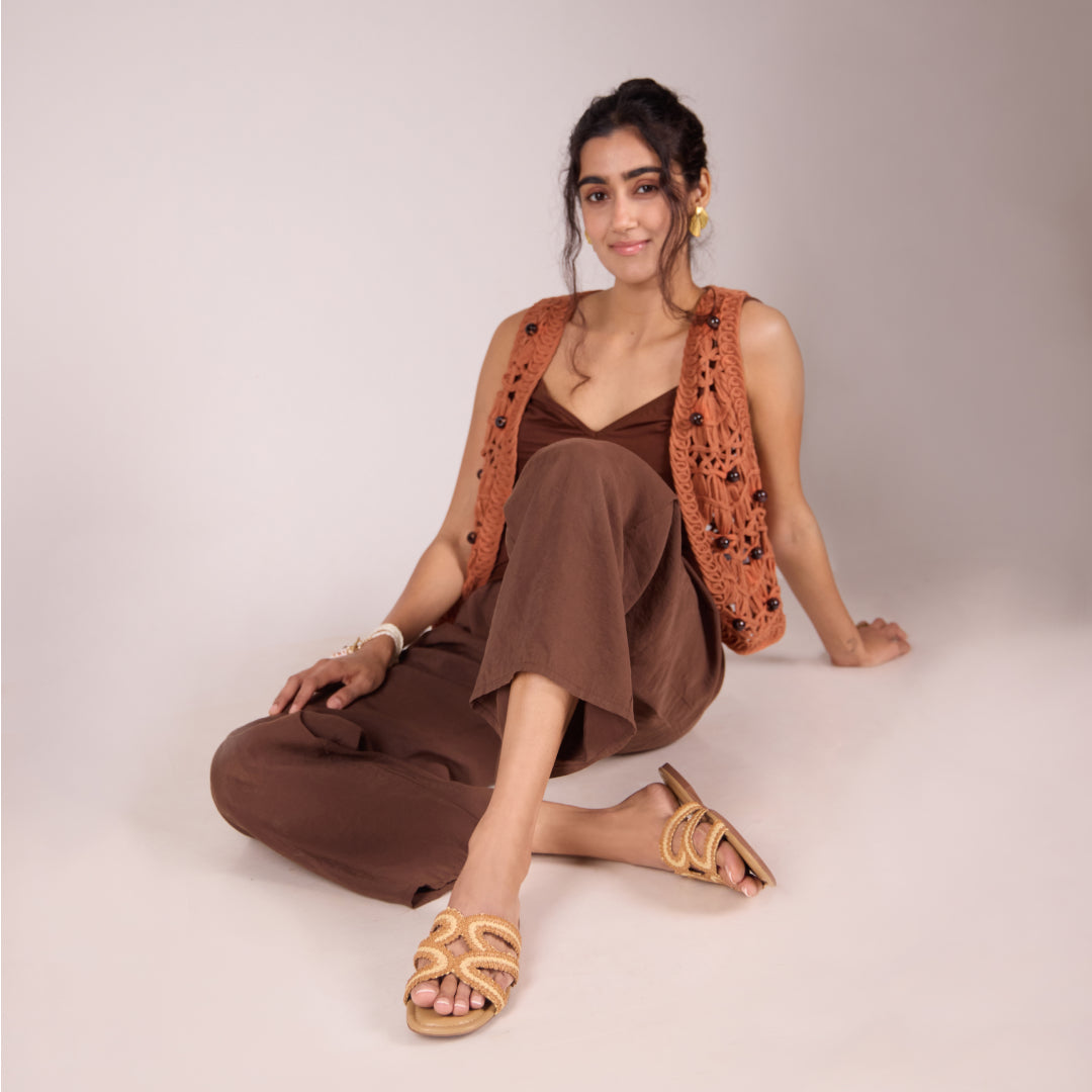 Wavy Beige and Tan Raffia Flat