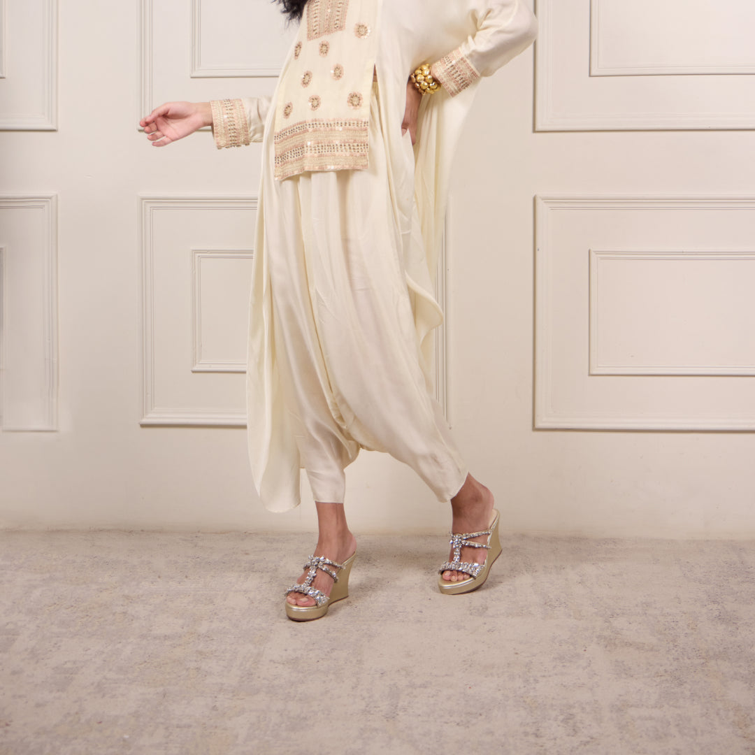 Jewel Lifted Gold Wedge