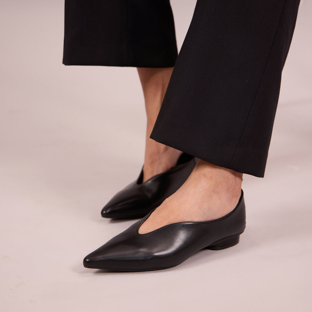 Pointed Toe Wavy Black Ballet
