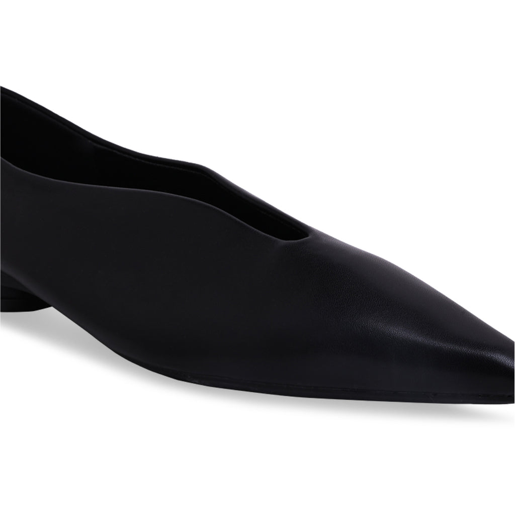 Pointed Toe Wavy Black Ballet