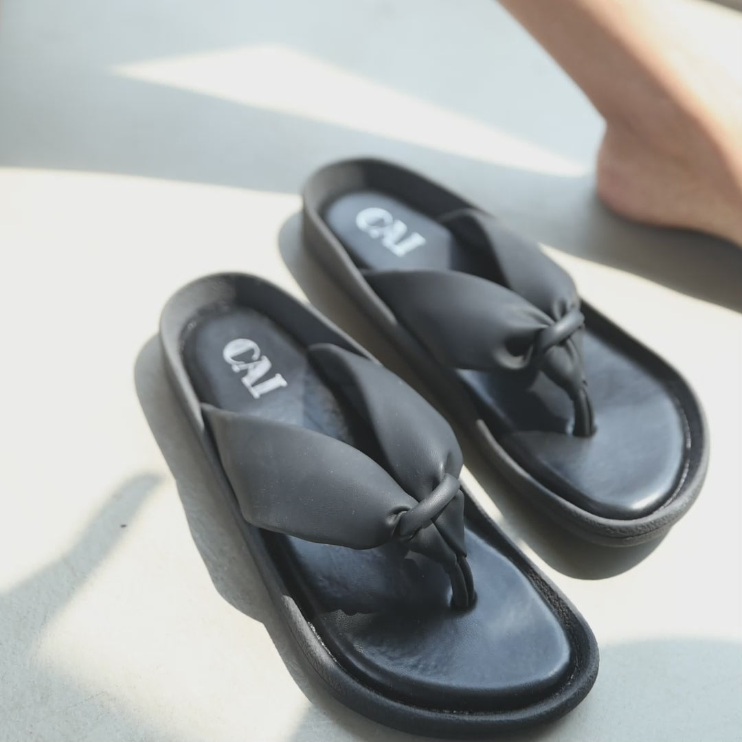 Knotted Thong Black Flat