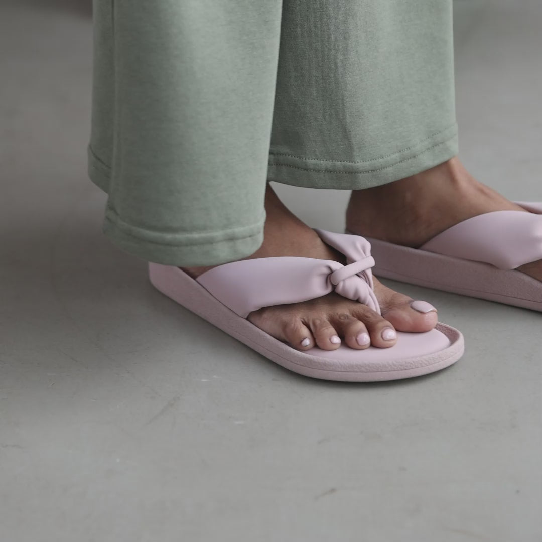 Knotted Thong Pink Flat
