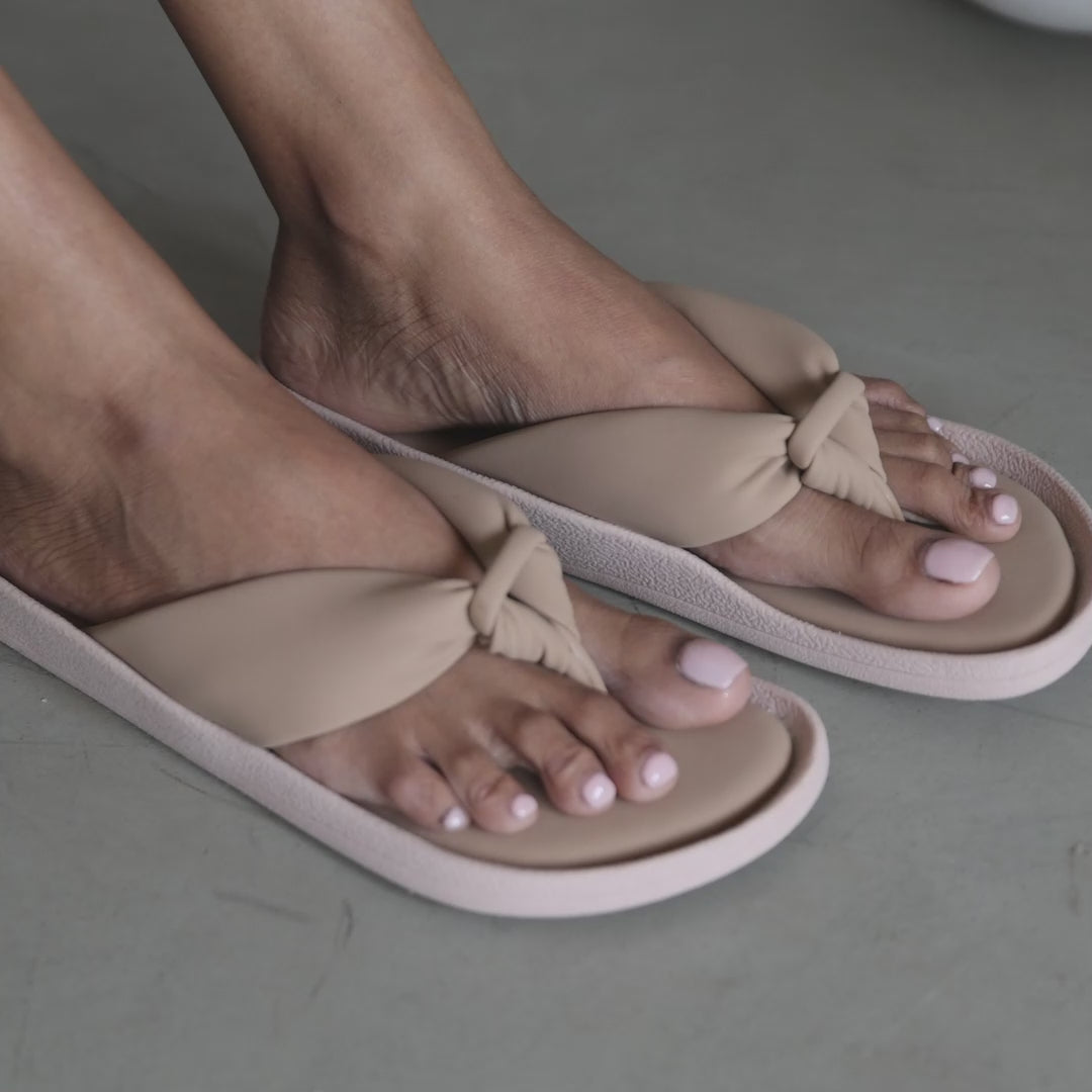 Knotted Thong Beige Flat