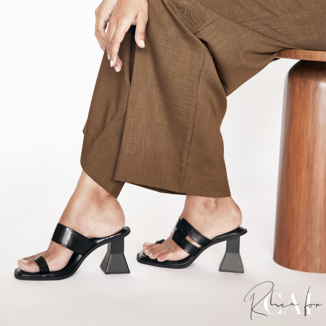 Samu in Black Heels