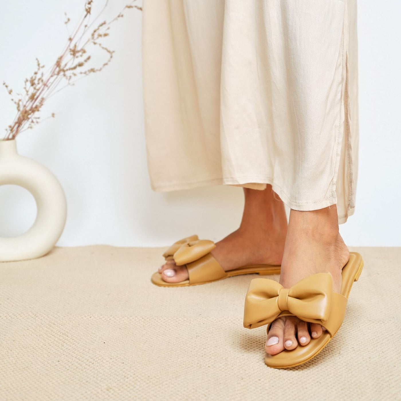 Minnie in Tan Flats Online